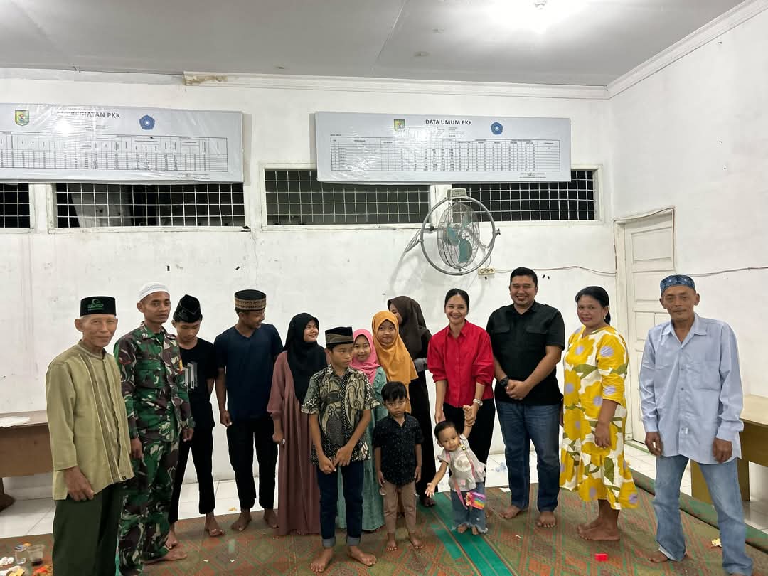 Dikantor Kepala Desa Tinokkah.